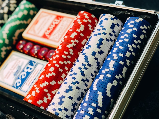 Baccarat, Poker, Roulette: De populairste live casino spellen uitgelegd